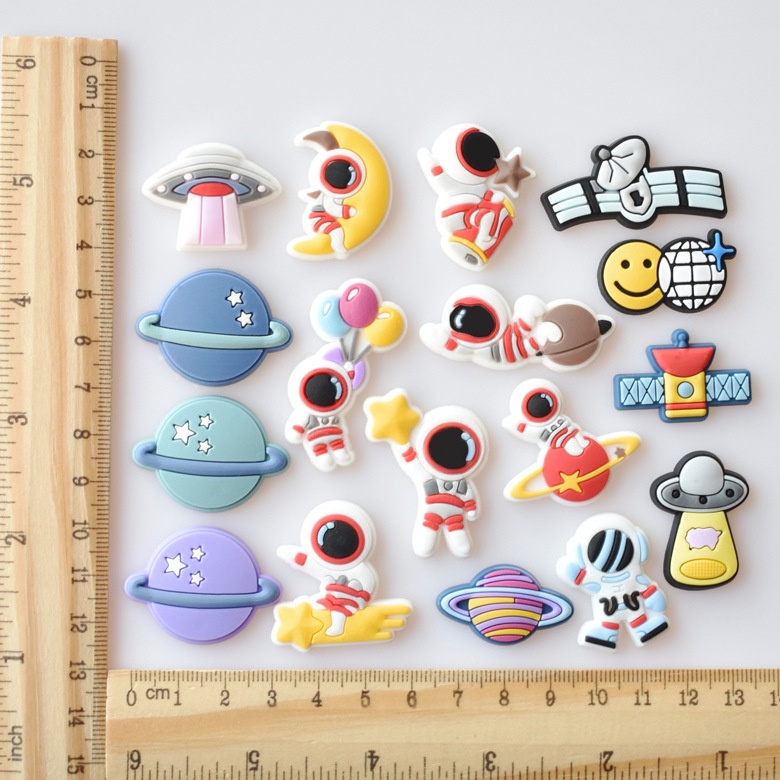 Phụ kiện Jibbitz, Sticker Gắn Giày Dép Marvel Nhựa PVC Mềm Dễ Thương Hình  Phi Hành Gia