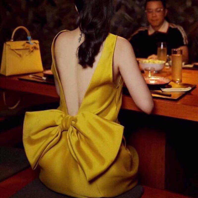 Đầm tiệc nơ lưng khoét sâu sexy