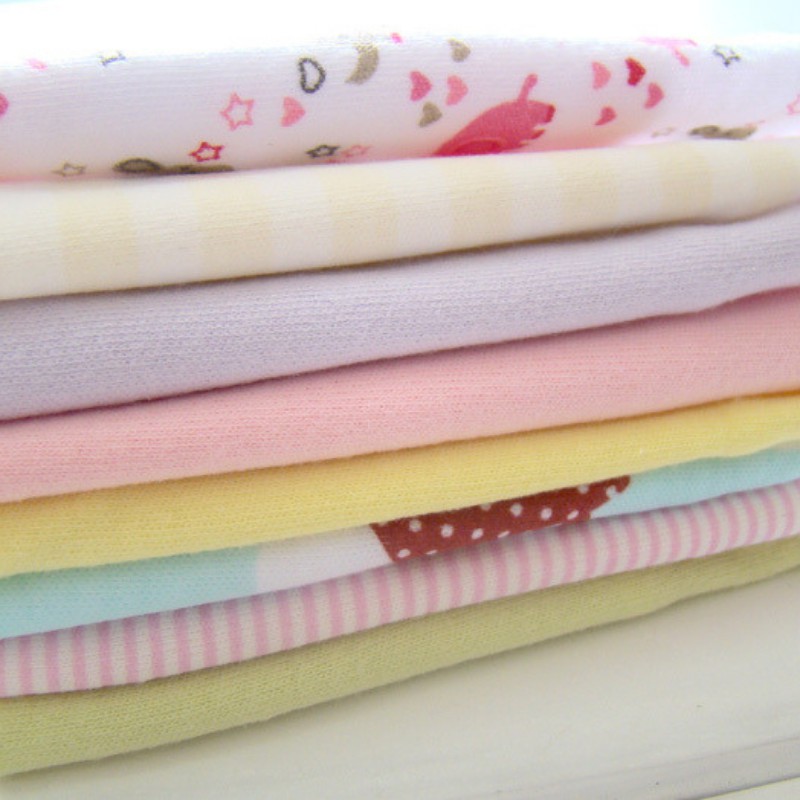 Hộp 8 khăn vuông Cotton mềm mại lau miệng cho bé họa tiết hoạt hình dễ thương