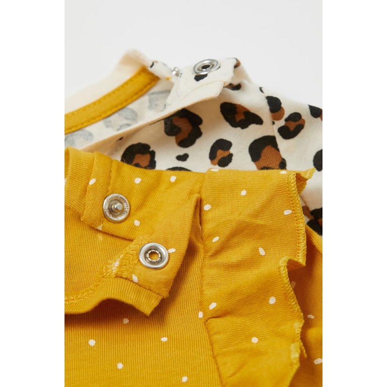 Set 2 áo thun dài tay bé gái, màu vàng - beo, Hờ mờ UK săn SALE