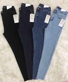 Jeans xuất tua lai
