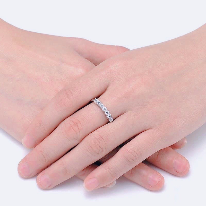 Nhẫn nữ , nhẫn nữ bạc ta, đính kèm bởi 7 viên đá 3mm, sáng lấp lánh