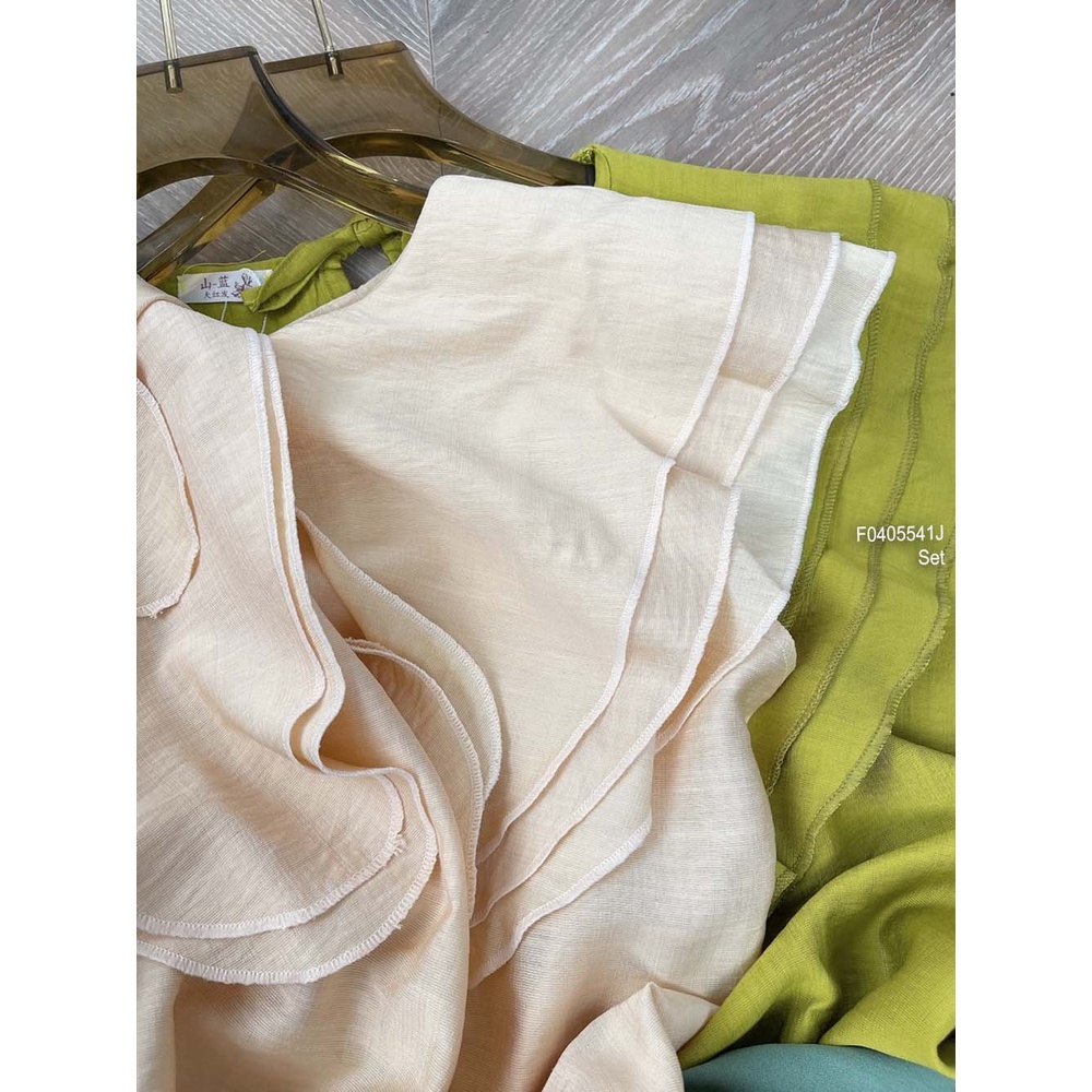 Set áo sơ mi kiểu cổ phối bèo tầng kèm chân váy xòe dáng dài!