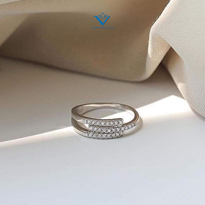 Nhẫn bạc nhẫn nữ ba hàng đá basic Van Jewelry V10044