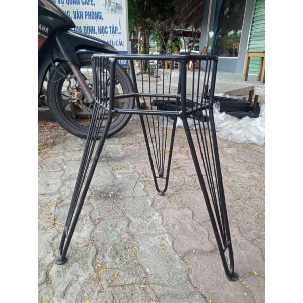 Chân bàn sắt tăm