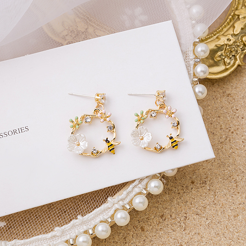 925 metallic silver korean fashion personality spring and summer bee wreath earrings Dongdaemun super fairy temperament earrings