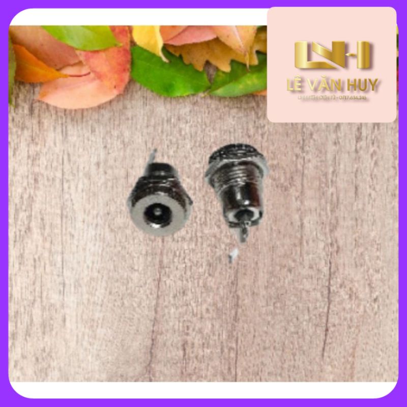 Jack cắn 5.5 x 2.1 chất liệu kim loại