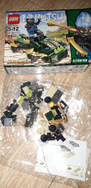 Lắp ráp 1 hộp LegoNinjutsu 99535 có nhiều chi tiết bằng nhựa ABS