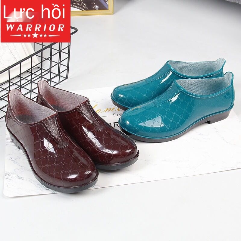 NKéo lại ủng đi mưa của phụ nữ mùa hè ống ngắn đế thấp chống trượt nước giày miệng nông xe rửa công việc nhà bếp cao su