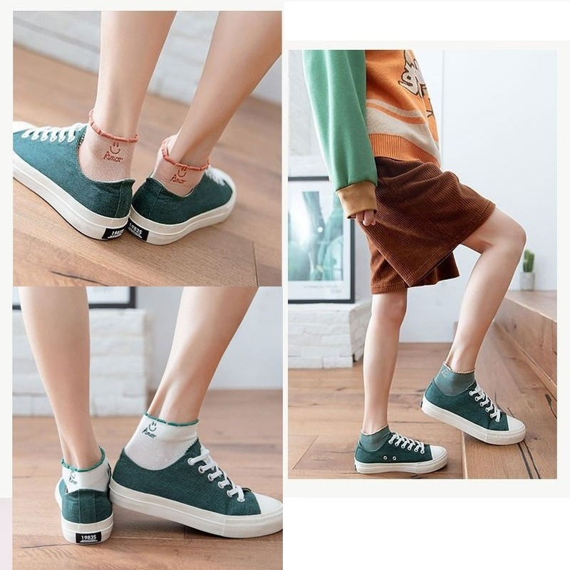 Tất thêu hình mặt cười thời trang trẻ trung