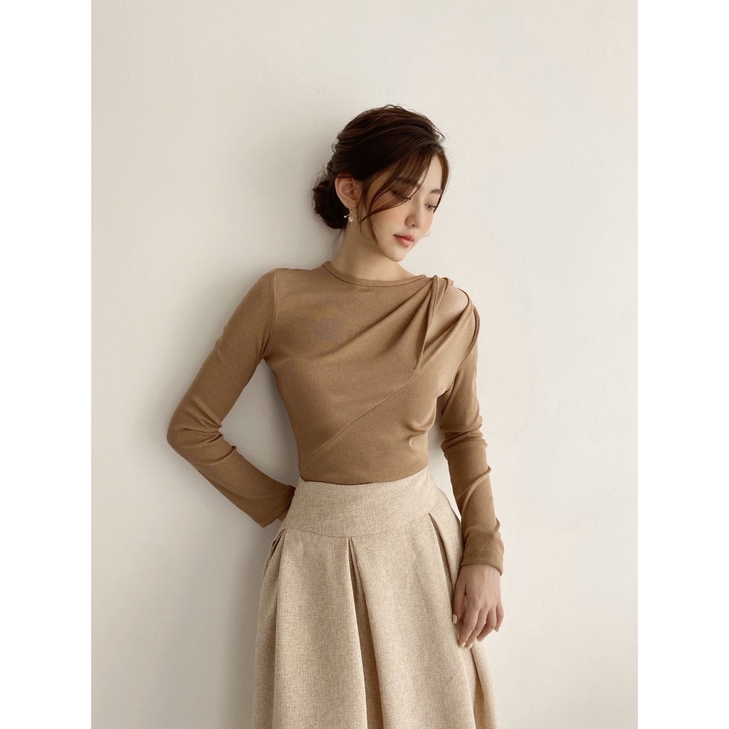 Áo len Cut out  beige H.I.U ROOM, chất len gân dày dặn. HIU desgin 2021 | BigBuy360 - bigbuy360.vn