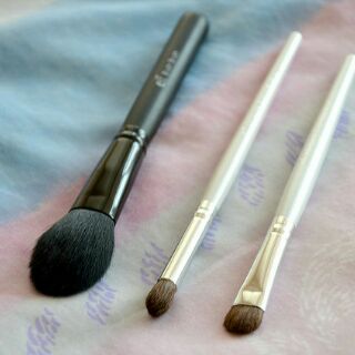 Cọ mắt ELF Essential Eyeshadow