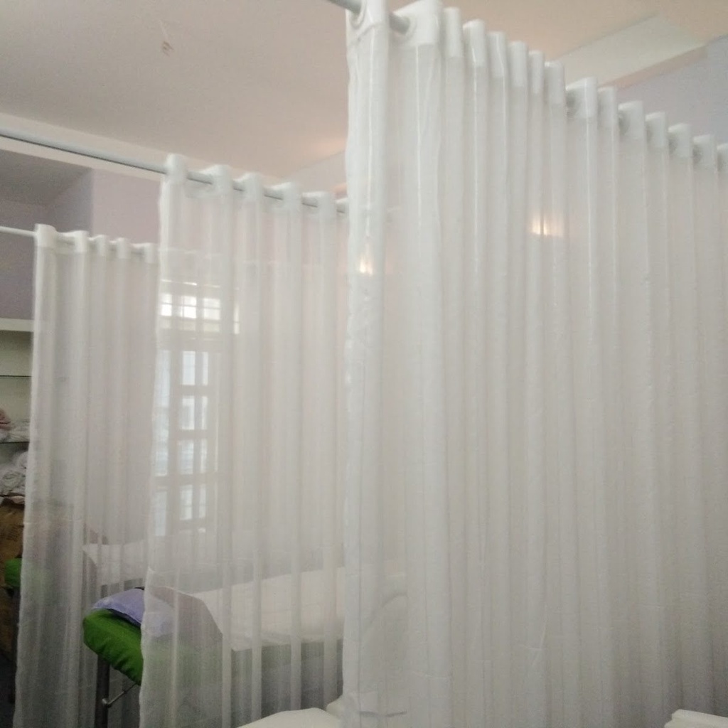 Rèm Spa voan lụa trắng sợi mềm, họa tiết thêu chìm có khoen tròn 4.5cm đủ kích thước