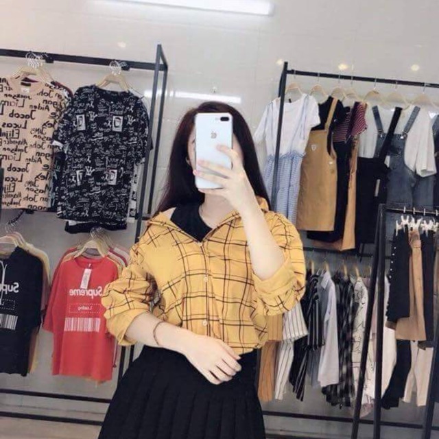 Sơ mi vàng trễ vai