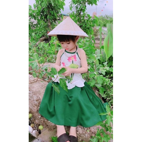 Yếm thêu sen