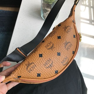 Túi bao tử đeo chéo MCM