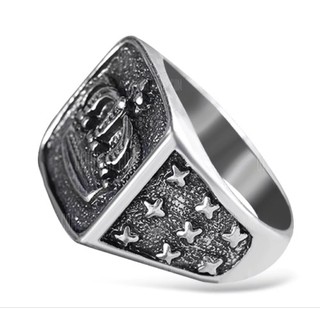 Nhẫn chạm khắc hình vuông độc đáo