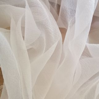 Voan xốp làm váy, hoa. Cẩm tú