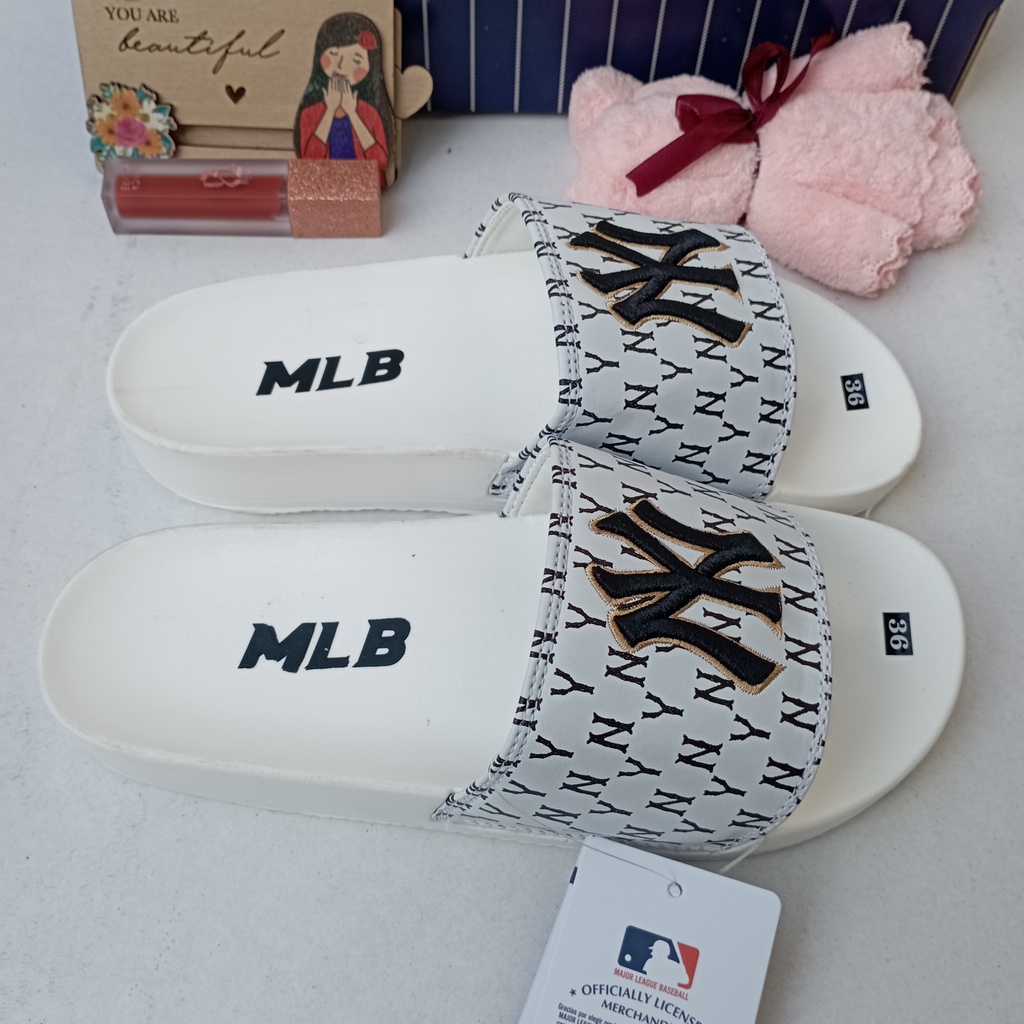 [FREESHIP + Tặng hộp] Dép Unisex MLB NY Trắng Chữ Thêu Nổi Êm Chân  Dép NY Quai Ngang Nam Nữ