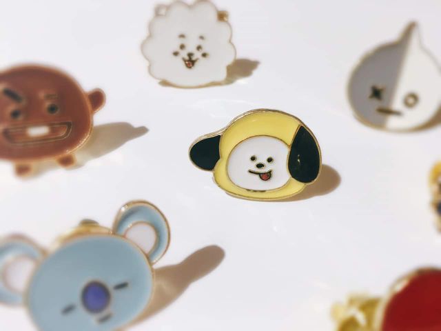 Huy hiệu pin cài BT21 kim loại