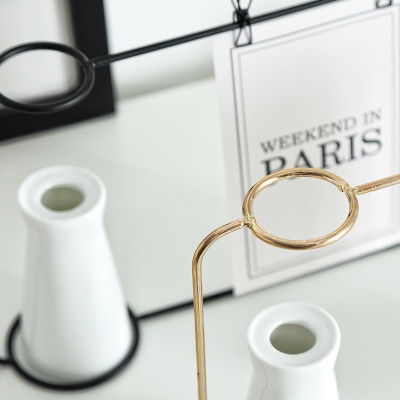 Khung ảnh để bàn kèm lọ hoa trang trí phòng