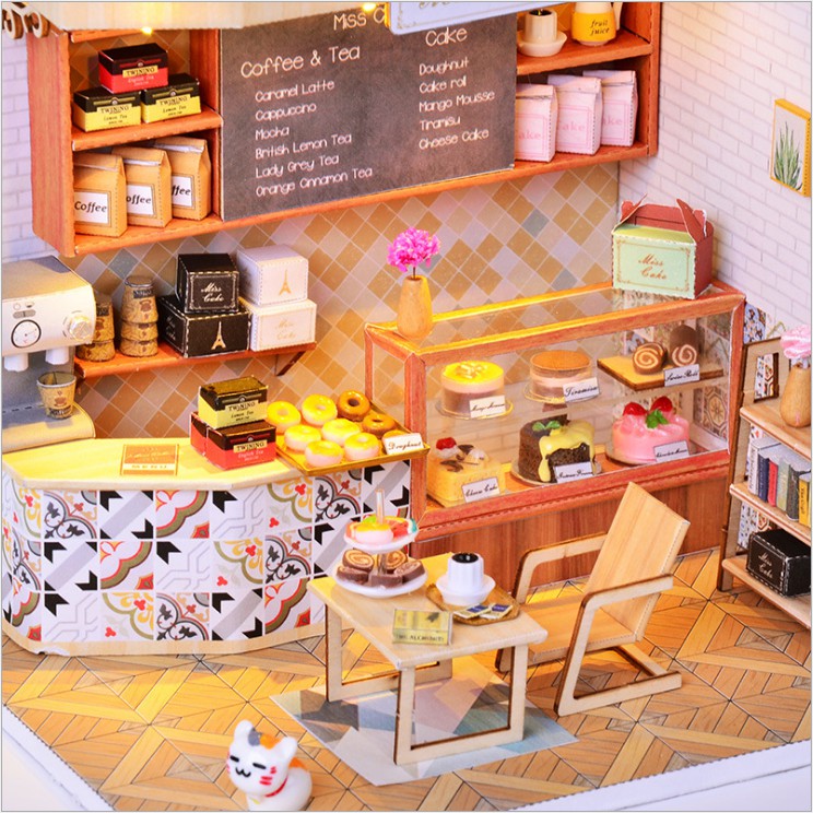 Mô hình nhà DIY Doll House Tiệm Bánh Ngọt Miss Cake Kèm Mica Chống bụi, Bộ dụng cụ và Keo dán