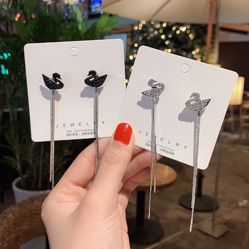 Bông Tai Dài Hình Thiên Nga Đen Đính Đá Thời Trang