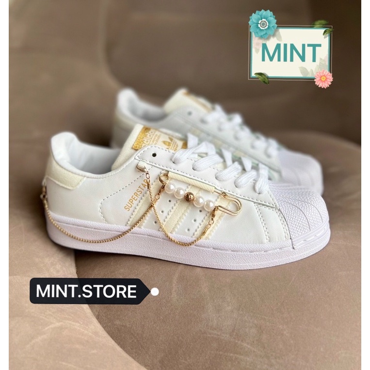 Giày thể thao sneaker sò charm vàng óng ánh