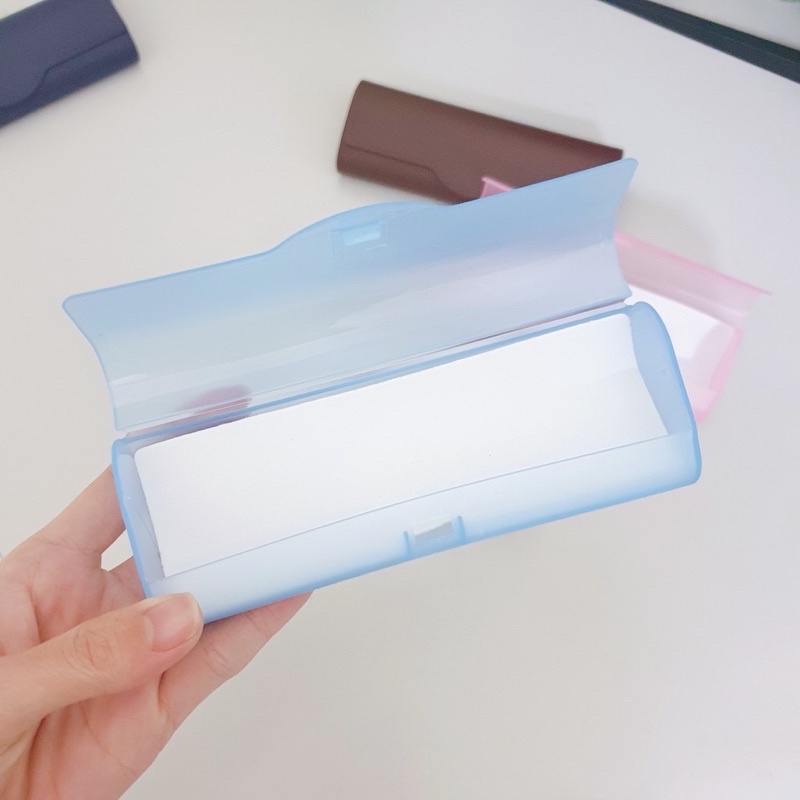 Hộp nhựa đựng kính thời trang bảo vệ kính