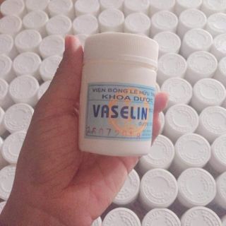 Vaseline kem bôi lẻ viện bỏng