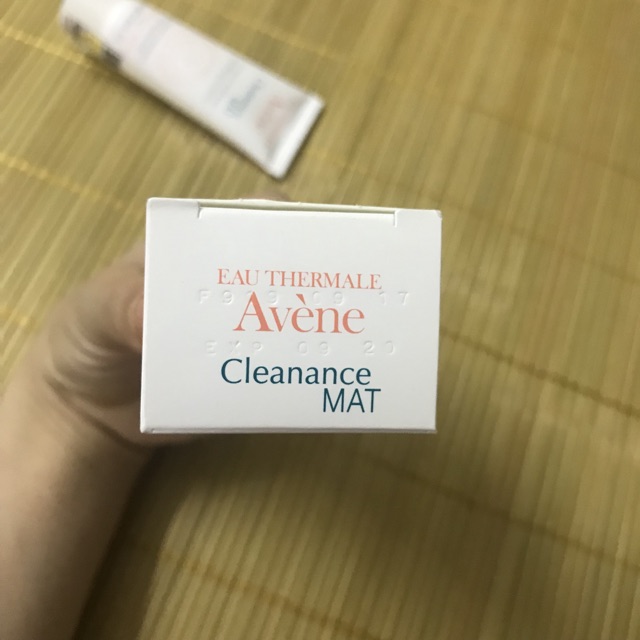 Nhũ tương giảm nhờn mụn da nhạy cảm Avene Cleanance Mat Emulsion 40ml