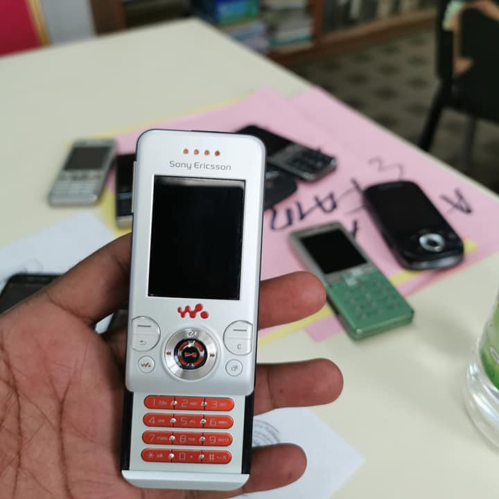 ĐIỆN THOẠI SONY ERICSSON W580I NẮP TRƯỢT