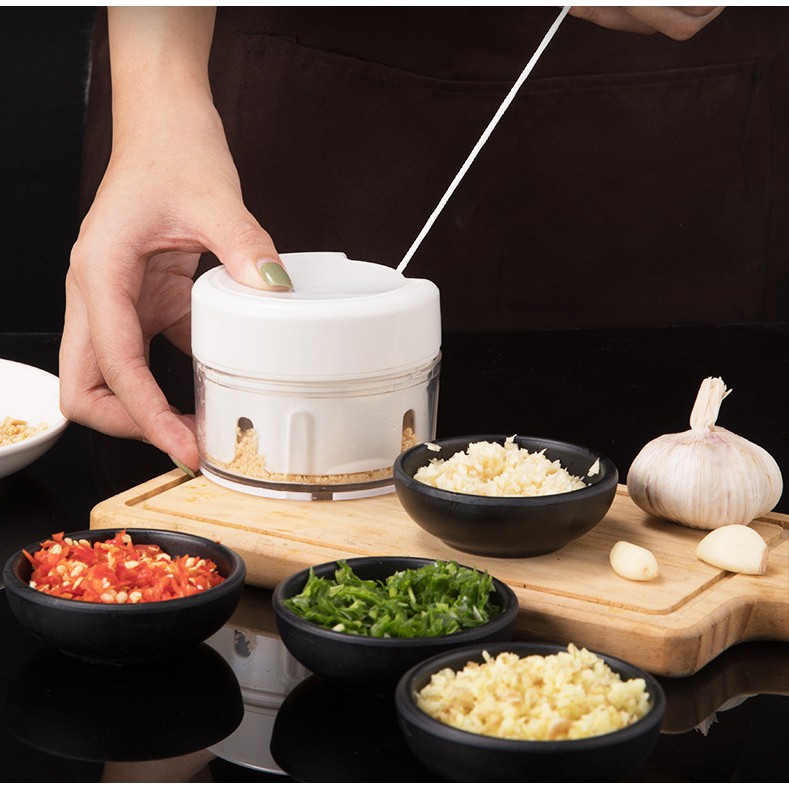 Máy dập tỏi cơ học mini tiện lợi nhanh chóng, gồm trục xoay và lưỡi cắt