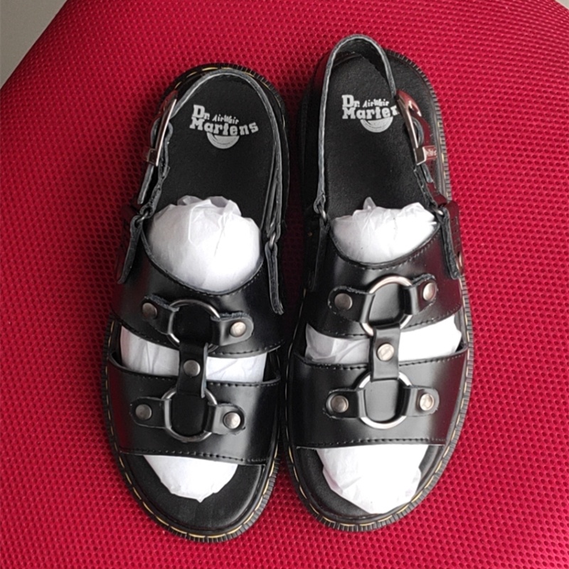 Giày sandal Dr. Martens da bò mịn chính hãng có khóa cho nam và nữ