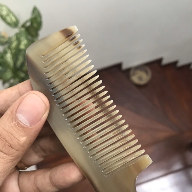 Lược sừng xuất Nhật (Size: M - 16cm) Nhỏ gọn có thể bỏ túi xách - COH134 - Horn Comb of HAHANCO - Chăm sóc tóc