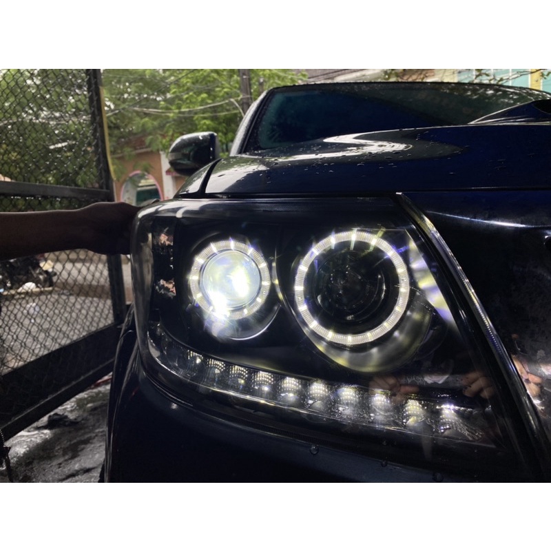 Đèn pha xe hilux