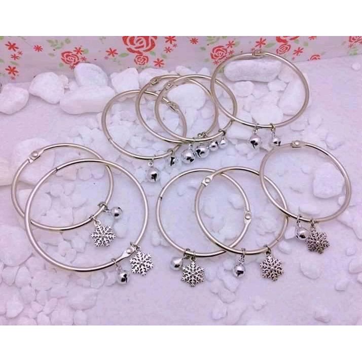Kiềng tay có charm