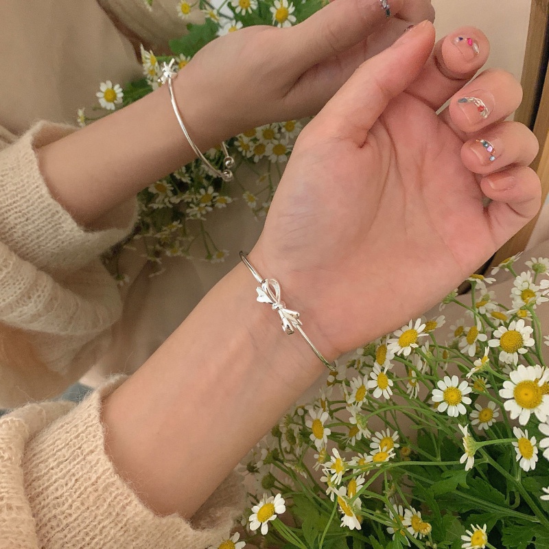 Vòng Tay Đính Đá Ngọc Bích Và Nơ Bướm Thời Trang Cho Nữ