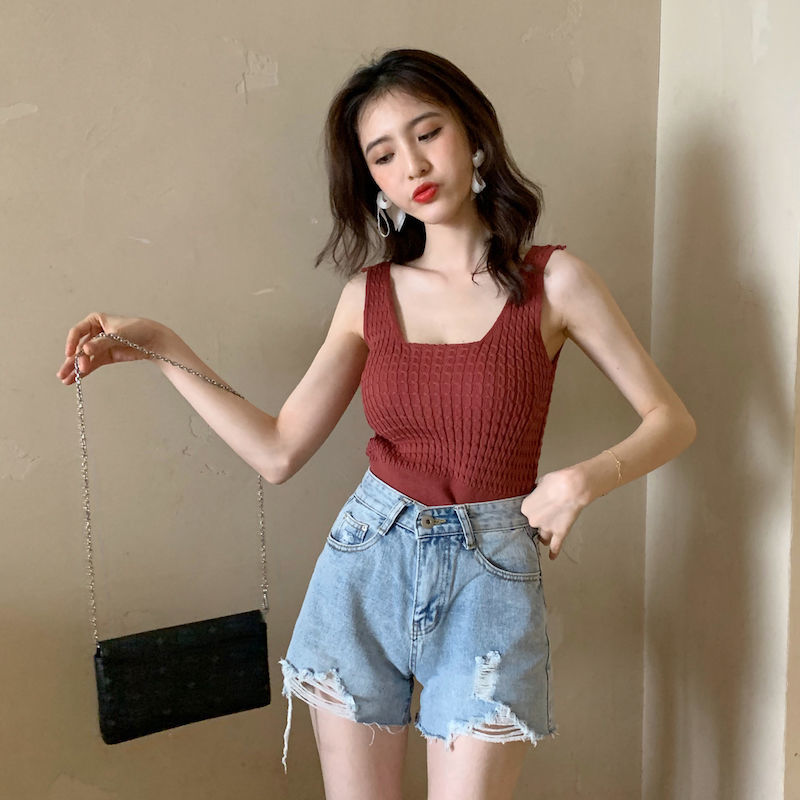 Áo hai dây BH với thiết kế cổ vuông quyến rũ dành cho nữ