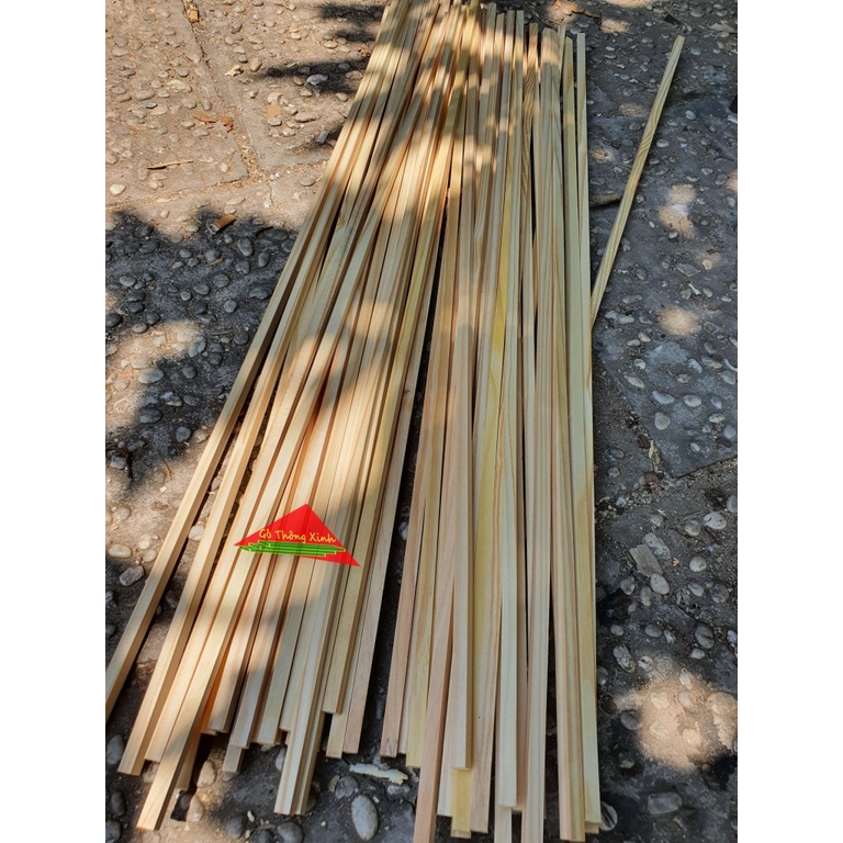 Thanh gỗ thông vuông 1cm ,dài 1m dùng làm nẹp chỉ, đóng chuồng chim, làm khung viền, DIY