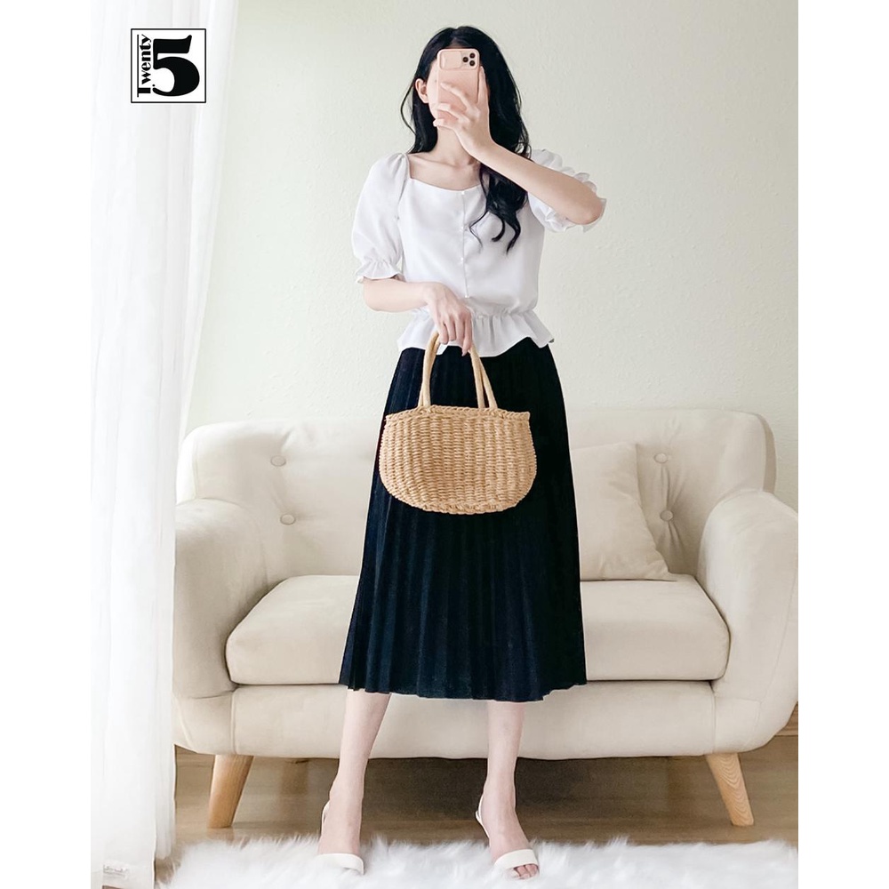 Áo sơ mi nữ cổ thuyền rộng dáng lửng chun vai nhún eo vải đũi nhăn Twentyfive TA18