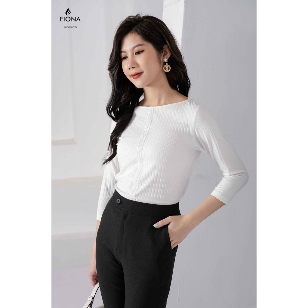 Áo thun cotton nữ cổ thuyền FIONA, áo thun dài tay dáng ôm, sọc tăm ngực phối ren F520687