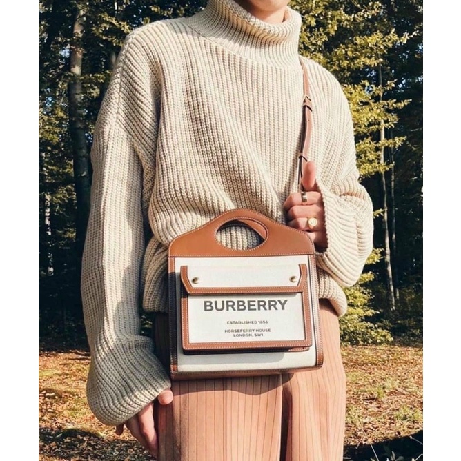 Túi xách Burberry pocket Ngọc Trinh hot hit Super