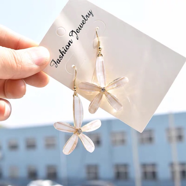 Hoa tai phong cách Hàn Quốc