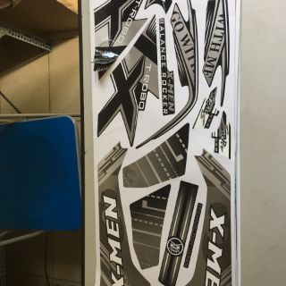 Tem dán xe điện Xmen