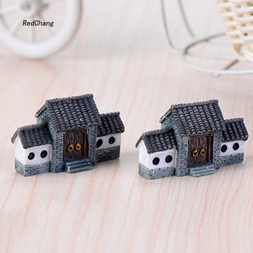 Ngôi nhà thu nhỏ chất liệu nhựa dùng để trang trí sân vườn