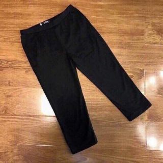 Quần legging nâng mông lửng màu đen