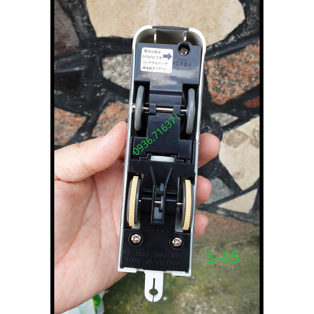 Mô hình tàu hỏa chạy pin Takara tomy S-45 có móc nối nam châm