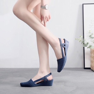 Giày nhựa đế bằng nữ