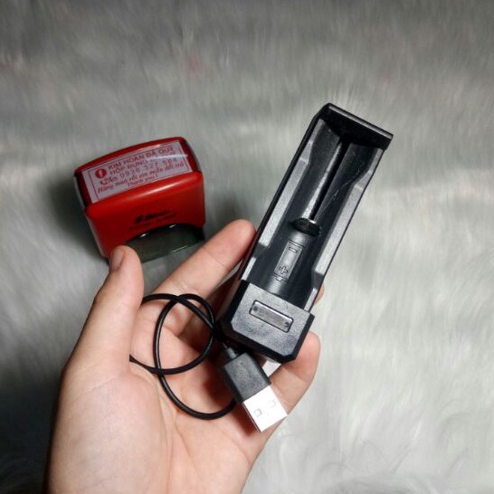 Sạc Dành Cho Pin Của Đèn Pin Soi Đá Quý